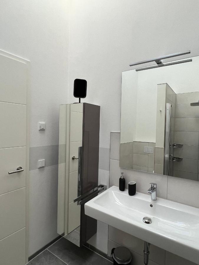 Ferienhaus Auszeit Mit Sauna Schwarz Exterior foto