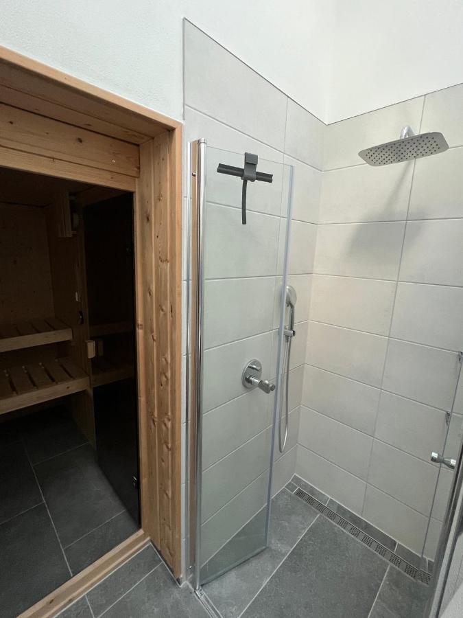 Ferienhaus Auszeit Mit Sauna Schwarz Exterior foto