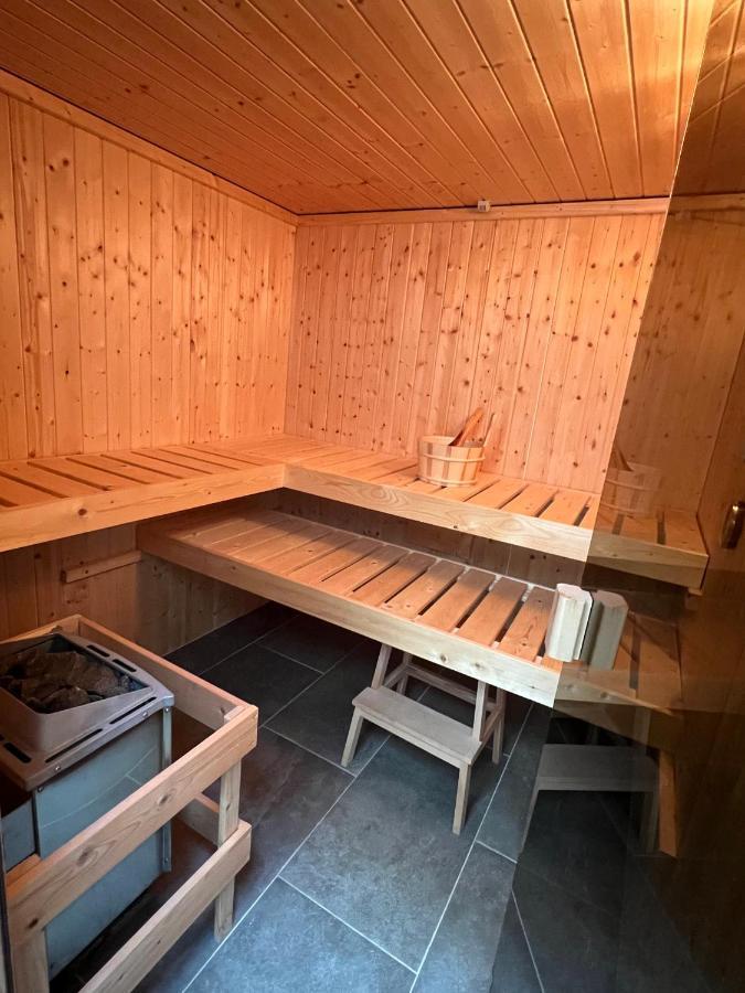 Ferienhaus Auszeit Mit Sauna Schwarz Exterior foto