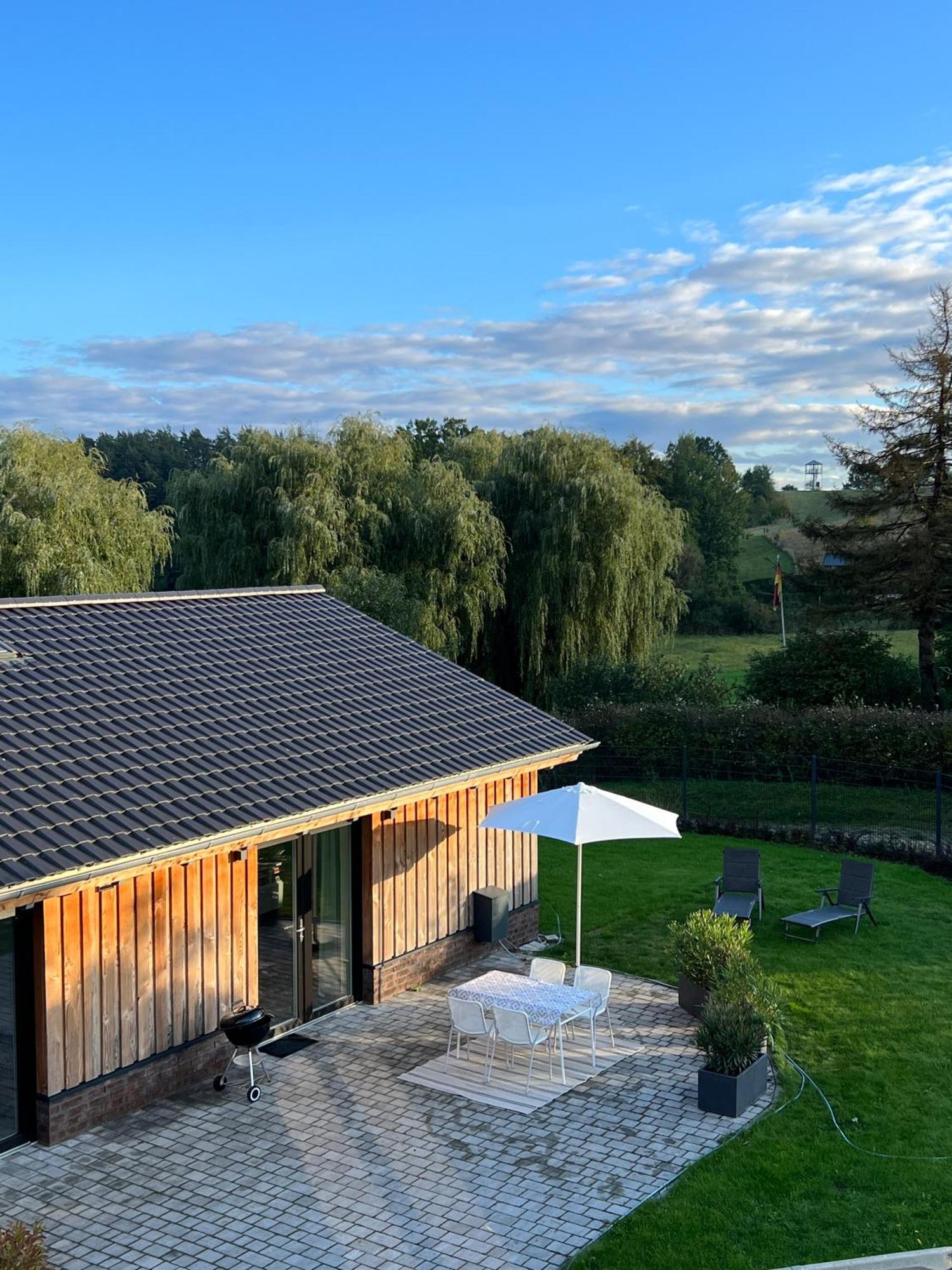 Ferienhaus Auszeit Mit Sauna Schwarz Exterior foto